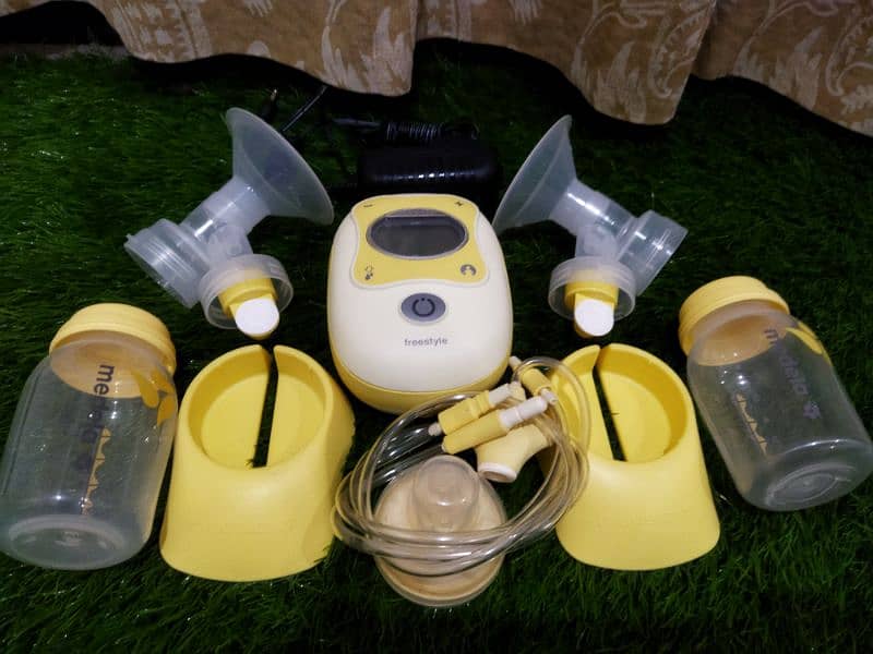 Medela Freestyle Hands-Free Breastpump 3