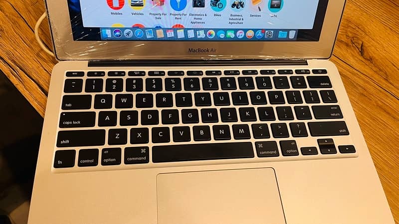 macbook air 2015 i5 new condition 5