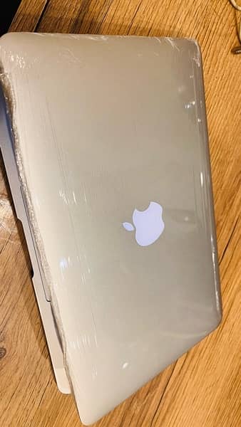 macbook air 2015 i5 new condition 6