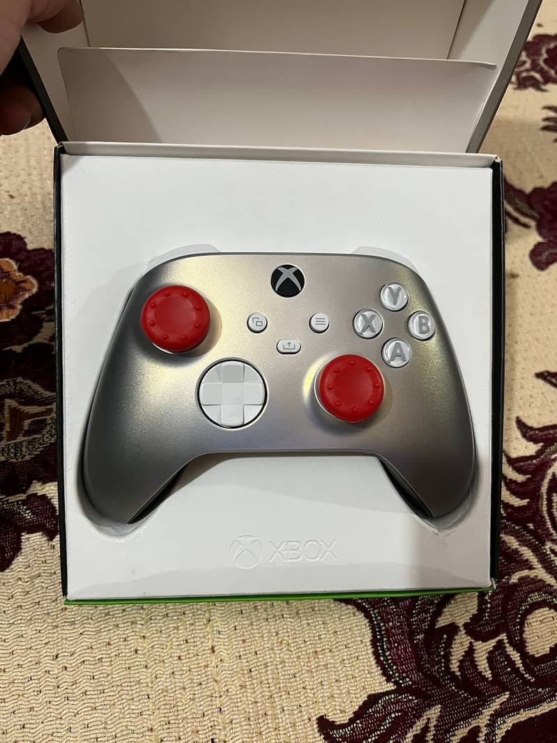 Xbox One X Orignal Controller with box 2