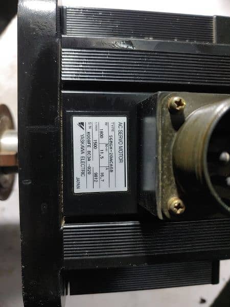 Yaskawa Servo motor 1.8kw with break 1