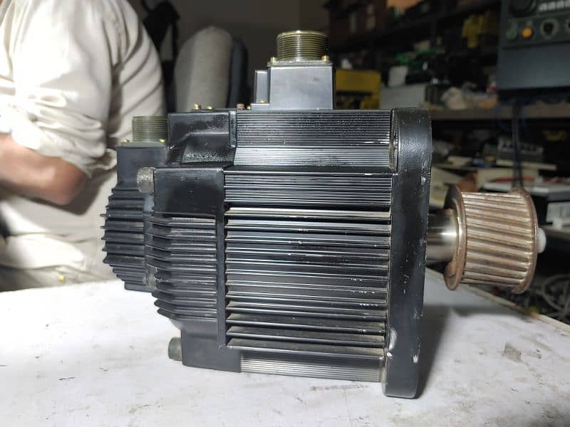 Yaskawa Servo motor 1.8kw with break 3