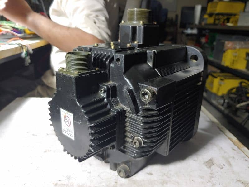 Yaskawa Servo motor 1.8kw with break 4