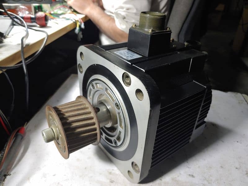 Yaskawa Servo motor 1.8kw with break 5