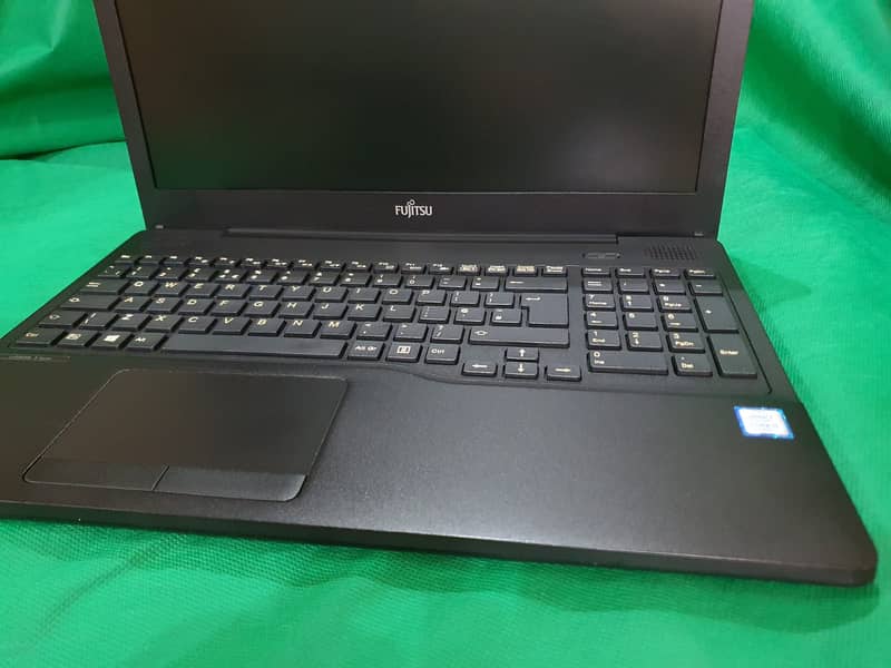 Fajitsu Laptop Core i5 6th generation new condition 1