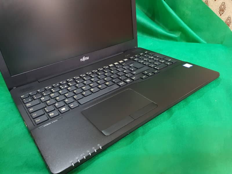 Fajitsu Laptop Core i5 6th generation new condition 2