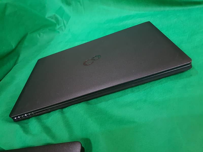 Fajitsu Laptop Core i5 6th generation new condition 4