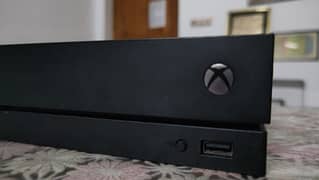 Xbox One X (1TB)