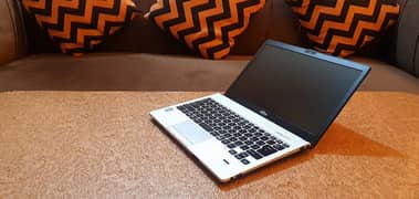 Laptop Fujitsu i5, 6th Gen | Modern Style, Slim, Lightweight