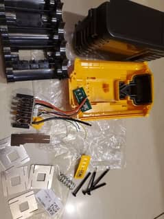 DeWalt 18v battery case and adapter without cells 0