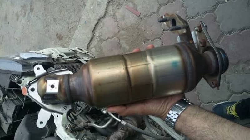 Catalytic Converter Civic bwm mercedes vitz passo corolla gli altis 3