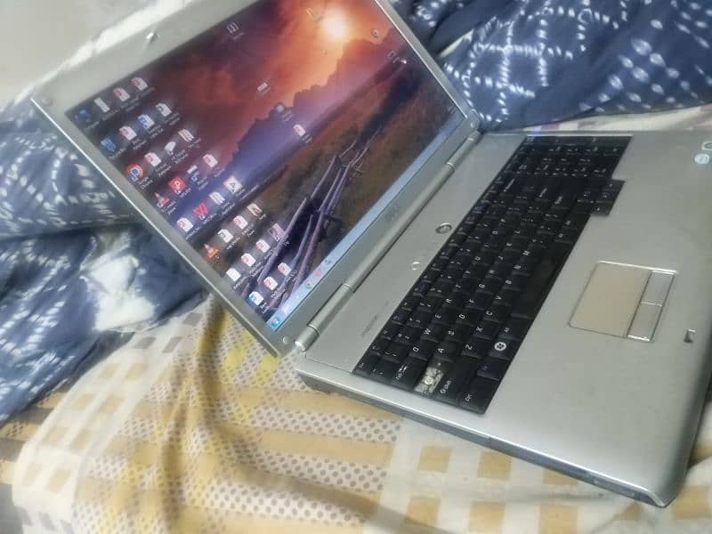 Dell Inspiron 1720 Laptop for Sale 1