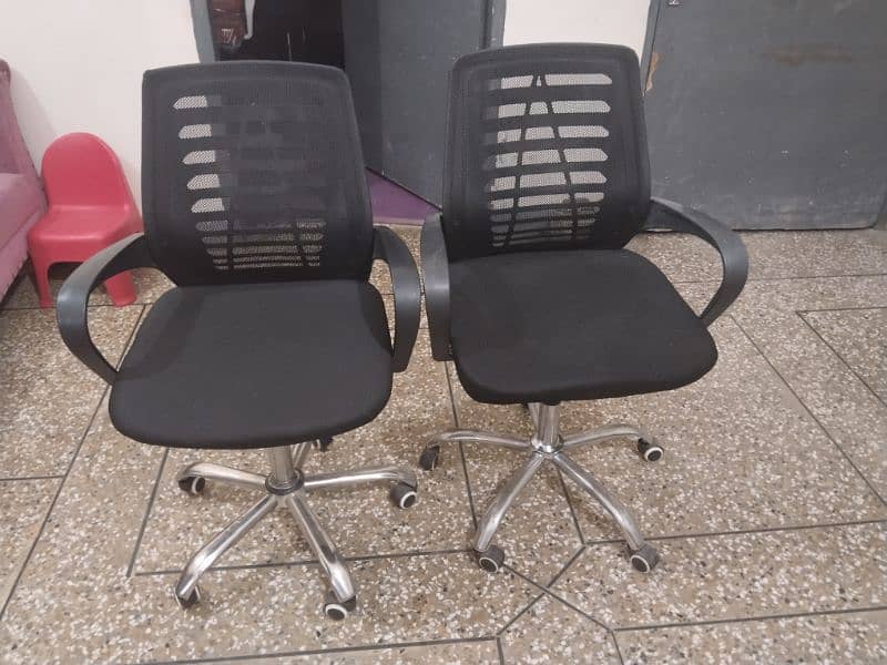 Revolving chair/low back chair/computer chair. 4