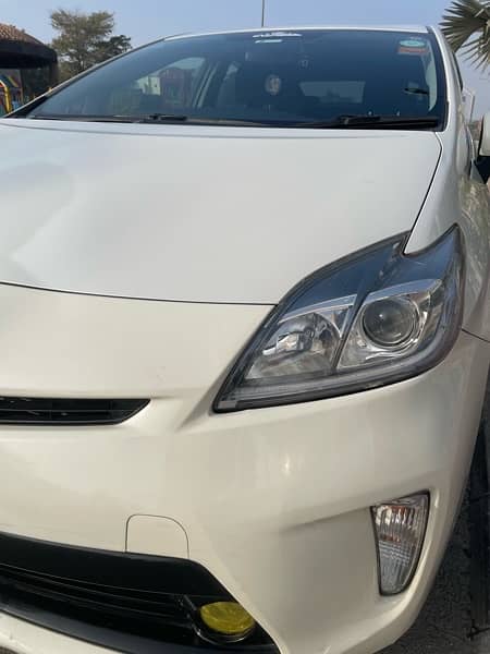 Toyota prius 2015 Pearl white 6