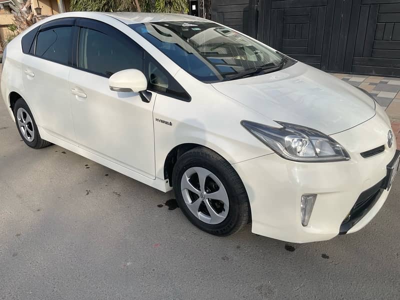 Toyota prius 2015 Pearl white 7