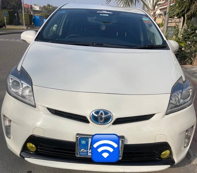 Toyota prius 2015 Pearl white 0