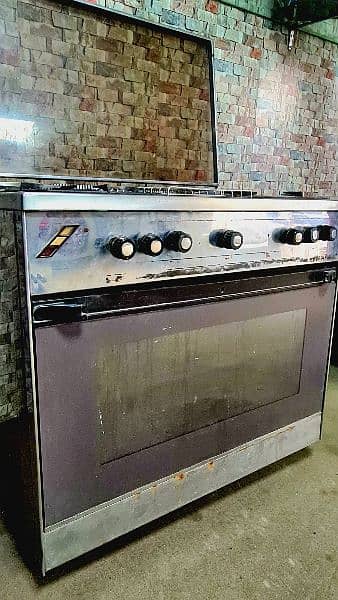 Imported Used Gas Cooking range in Excellent condition 3