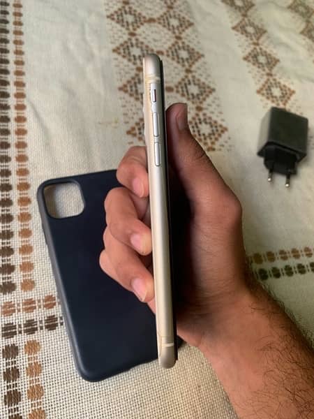 Iphone 11 128gb pta approved 4