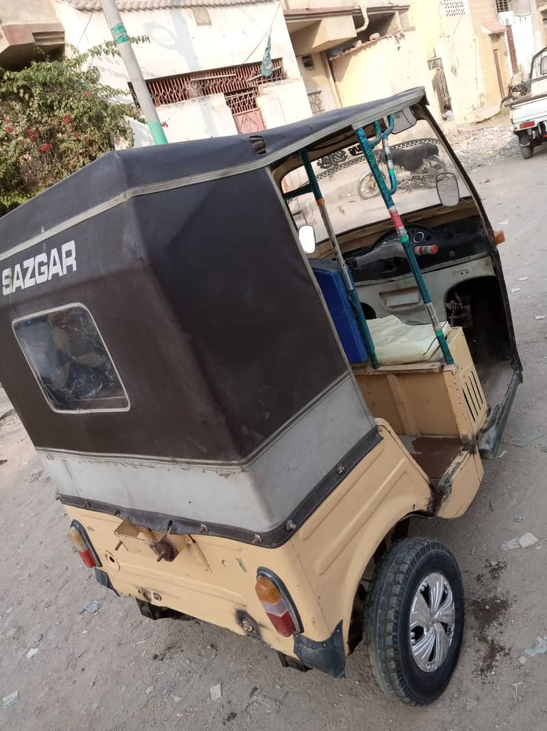 SazGar-2015,FuLL PetRoL Rickshaw,White Engine,Tyar OK,Engine 100% 1