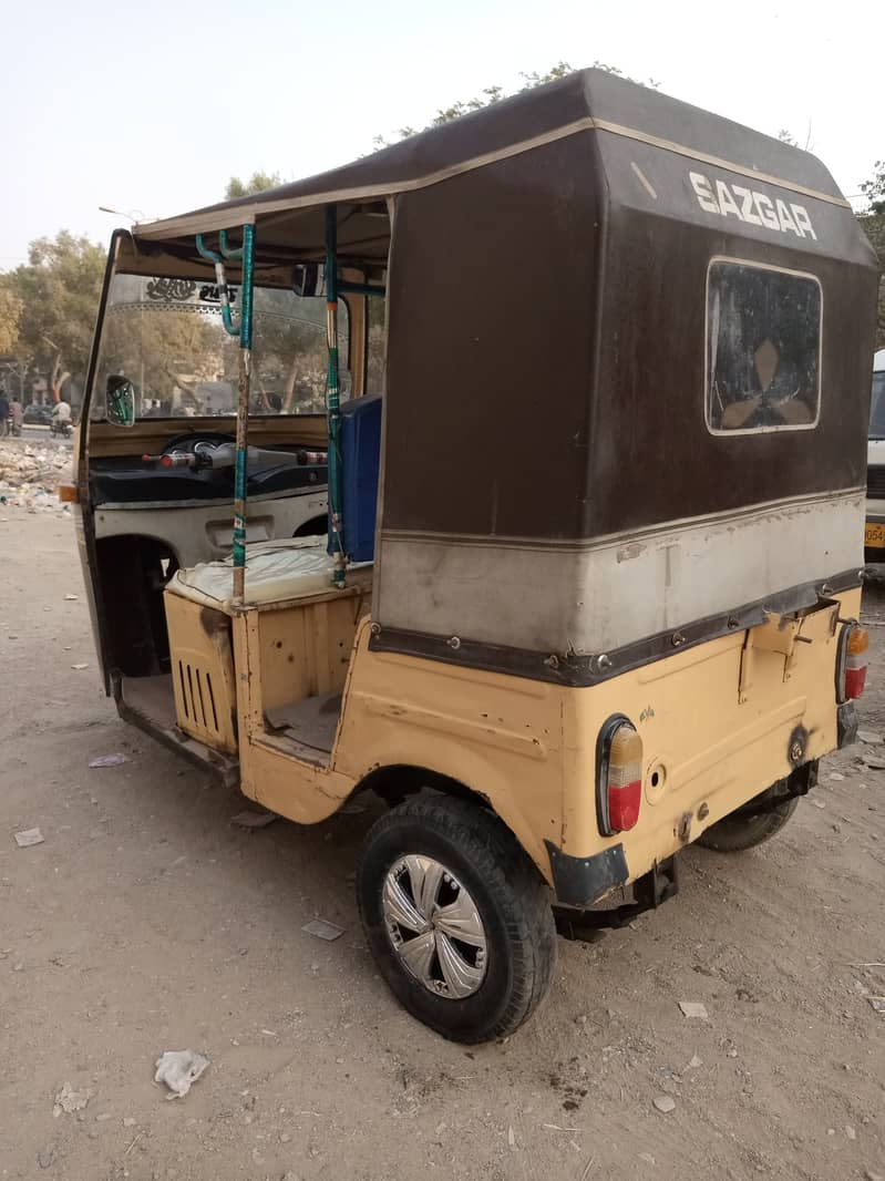 SazGar-2015,FuLL PetRoL Rickshaw,White Engine,Tyar OK,Engine 100% 11