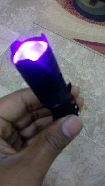 Zoomable Led UV Flashlight Torch 11