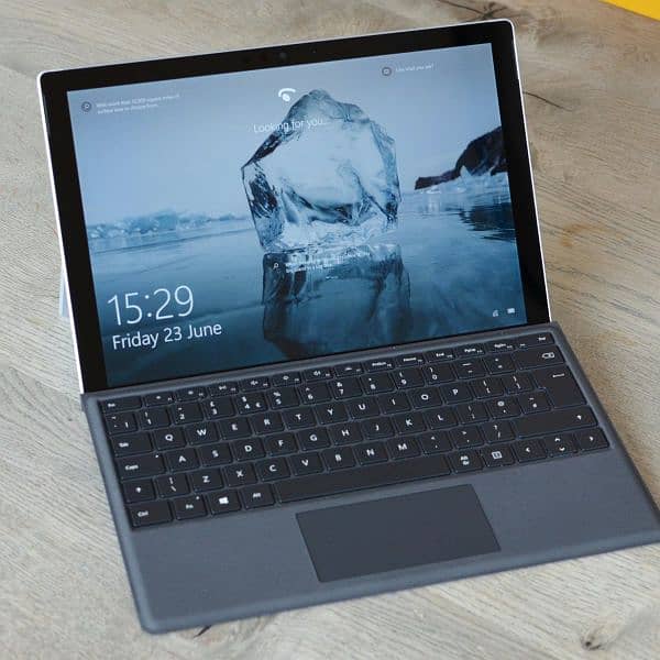 Microsoft surface pro 3 || Detachable keyboard 0