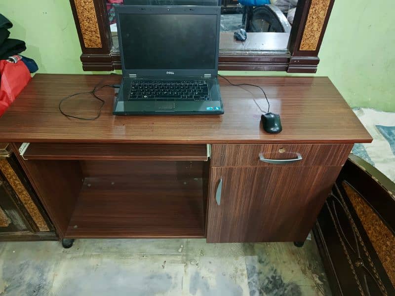 Second hand computer 2024 table olx