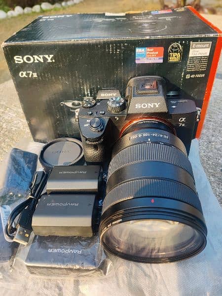 Sony A7iii mint condition extra batteries 24-105 f4 G OSS 4