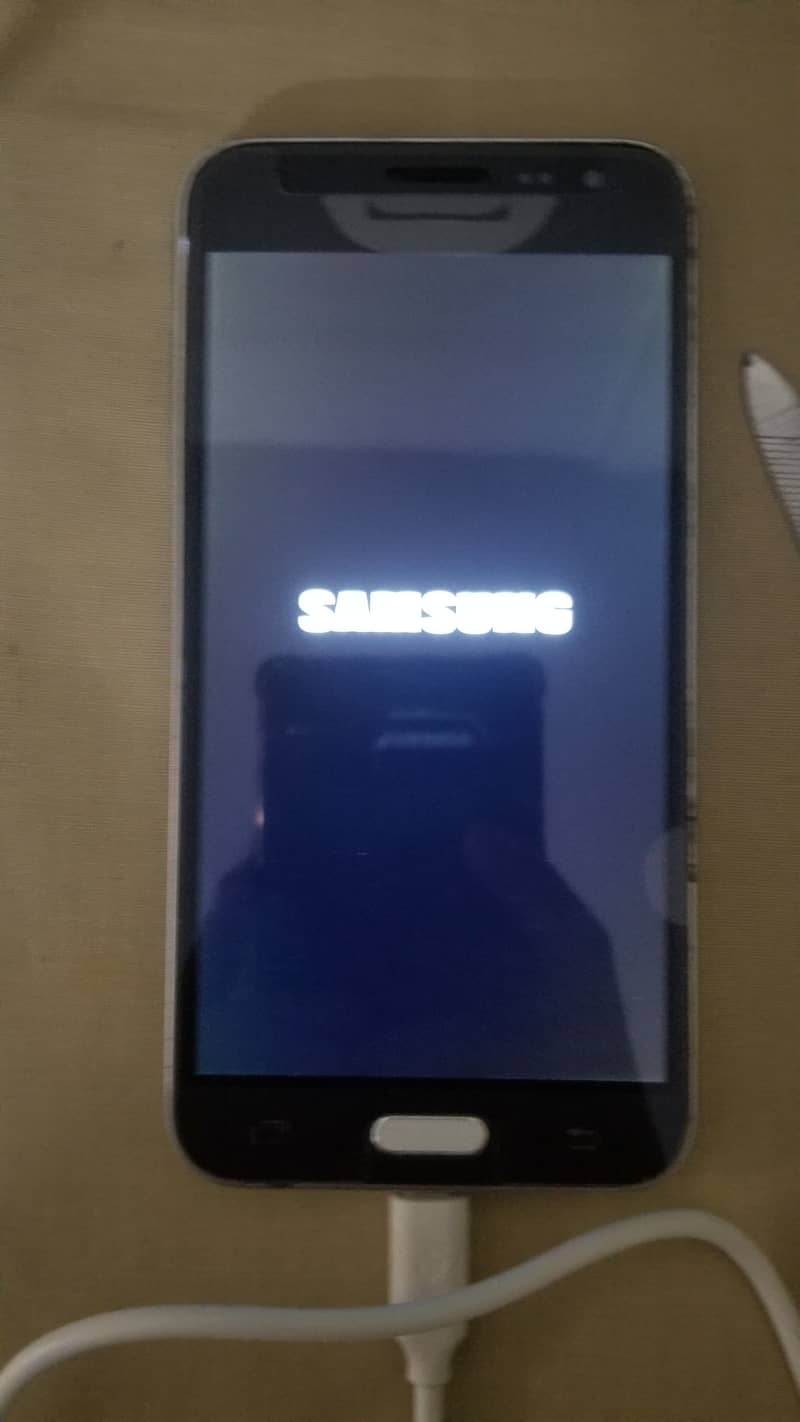Selling Samsung galaxy J3 2016 4