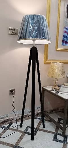 Casa moda deals tripod lamp