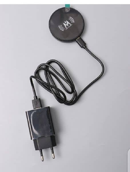 Mobile phone microphone Tripod and wirelesses charger 4