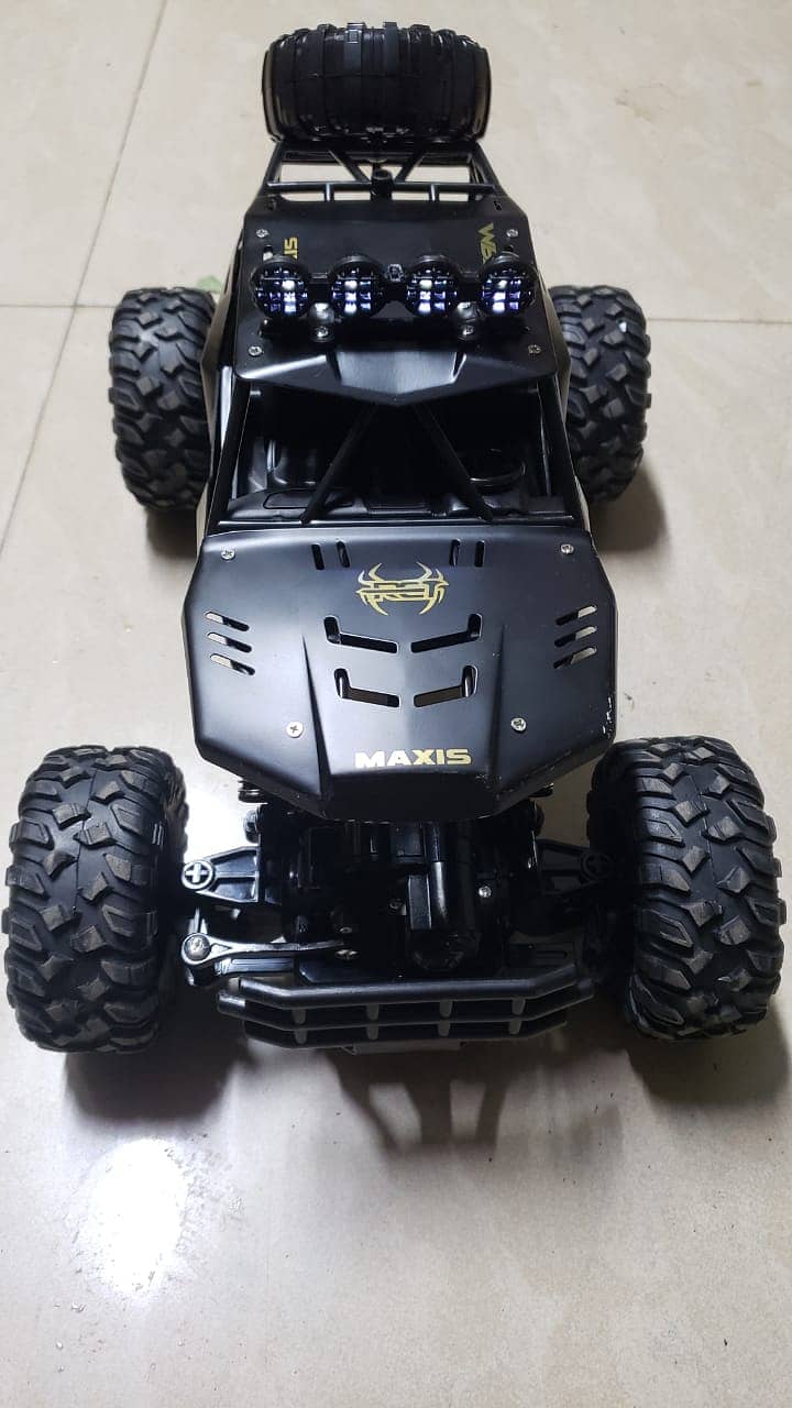 RC CAR 4*4 BRAND NEW PACKED GOOD SPEED AND 4 LIGHTS INSTALLED 4