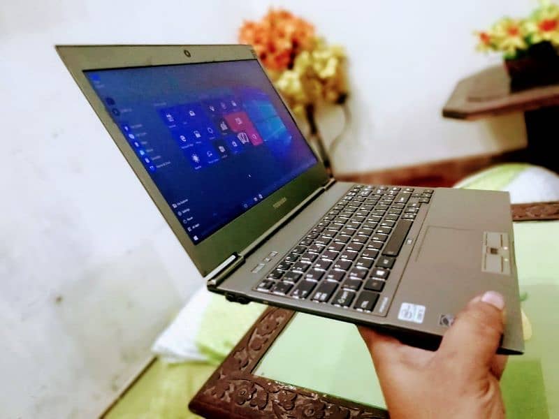 Toshiba ultra slim Laptop backlight keyboard corei5 4gb ram 128 ssd 0