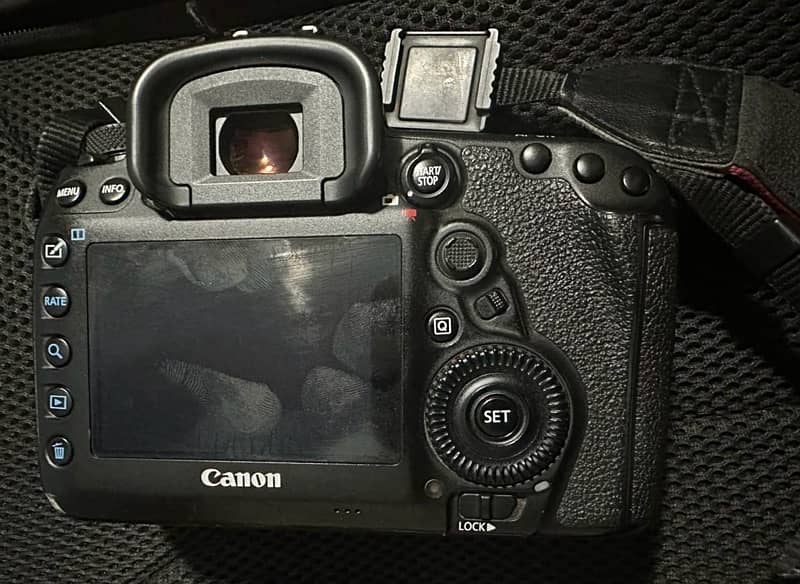 Canon EOS 5D Mark IV in Good Condition 1