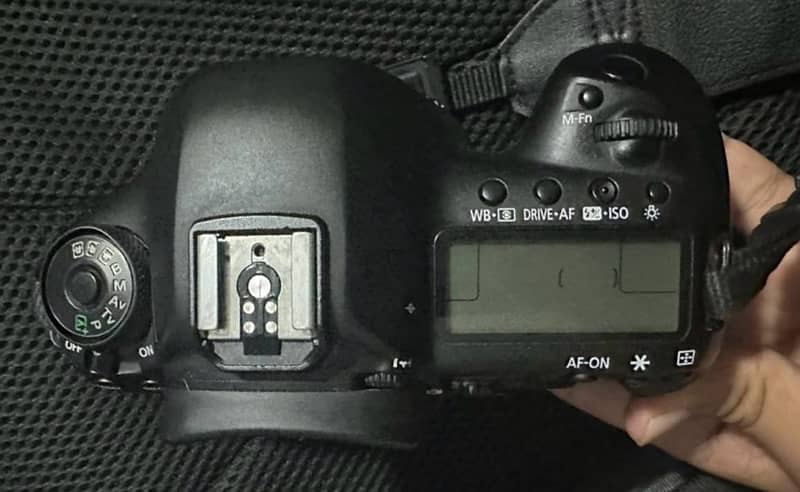 Canon EOS 5D Mark IV in Good Condition 2