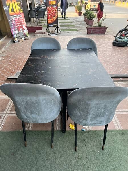 Dining Table For sale in good condition 1