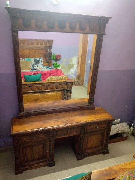 king size bed 2 side table or dressing without matters 0