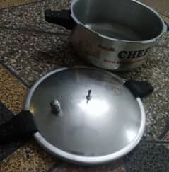 pressure cooker  large suze less use for sell