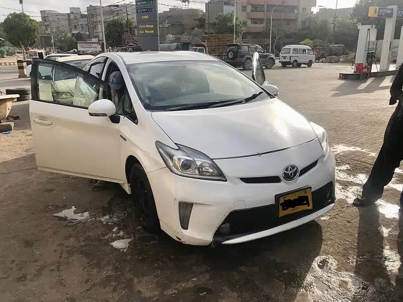 Toyota Prius 1.8 S-LED White Color Hybrid 0