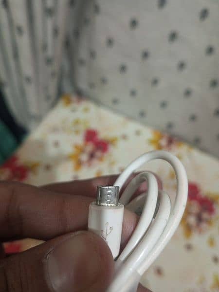 Urgent Sale: iPhone 4 Charger and Huawei Charger + Cable, 10