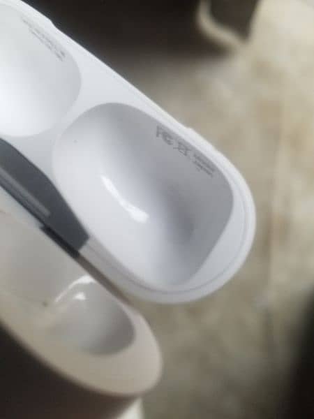 Airpods pro with wireless charging case made in Japan. 7