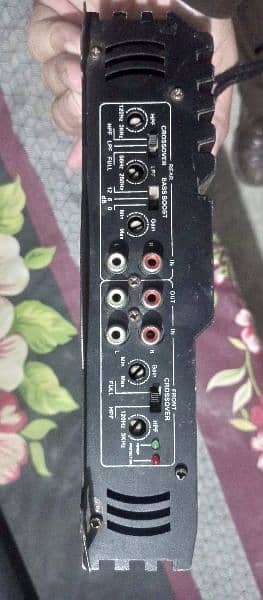 Woffer plus amplifier 4 channel in perfect condition 8