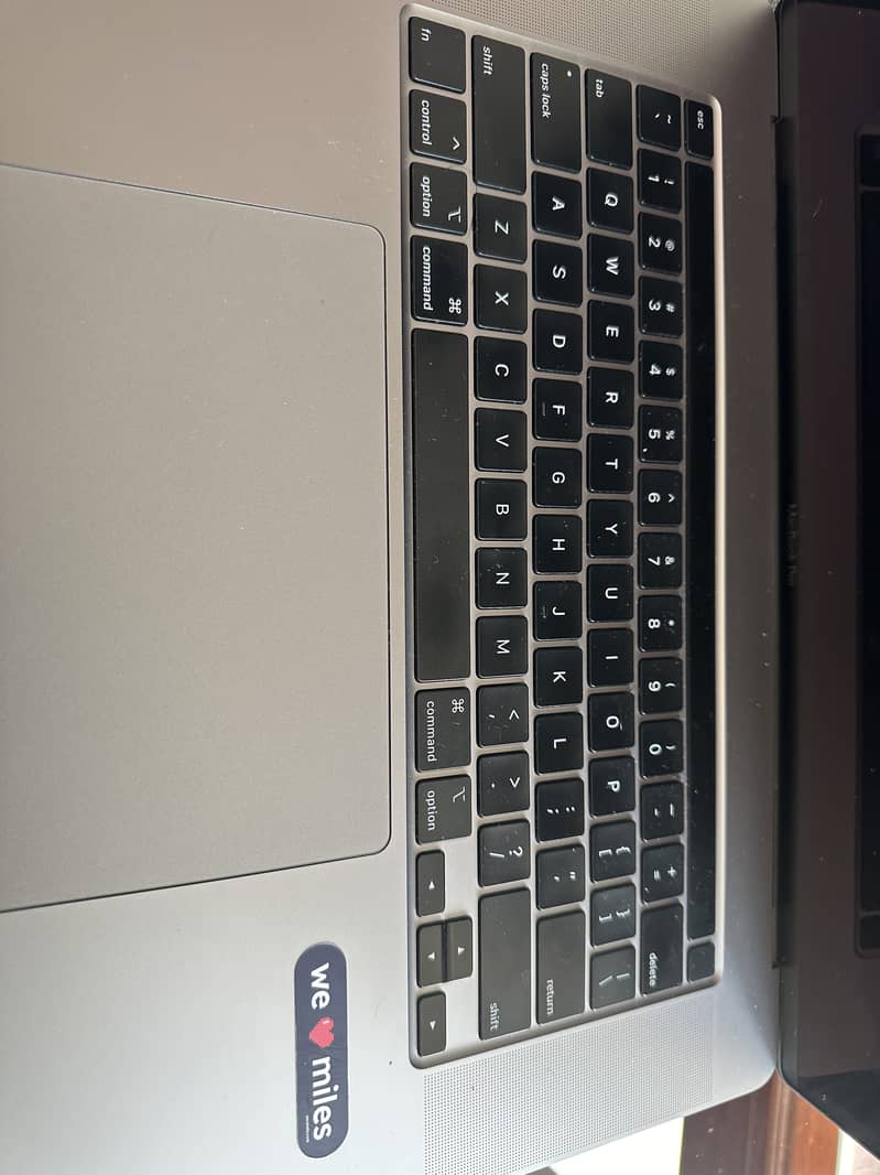 16-inch MacBook Pro (2019), Intel Core i9,16GB Ram, 1TB SSD 13