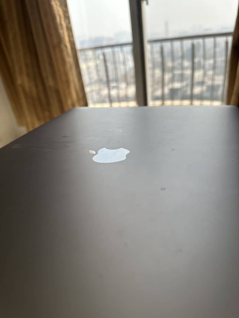 16-inch MacBook Pro (2019), Intel Core i9,16GB Ram, 1TB SSD 9