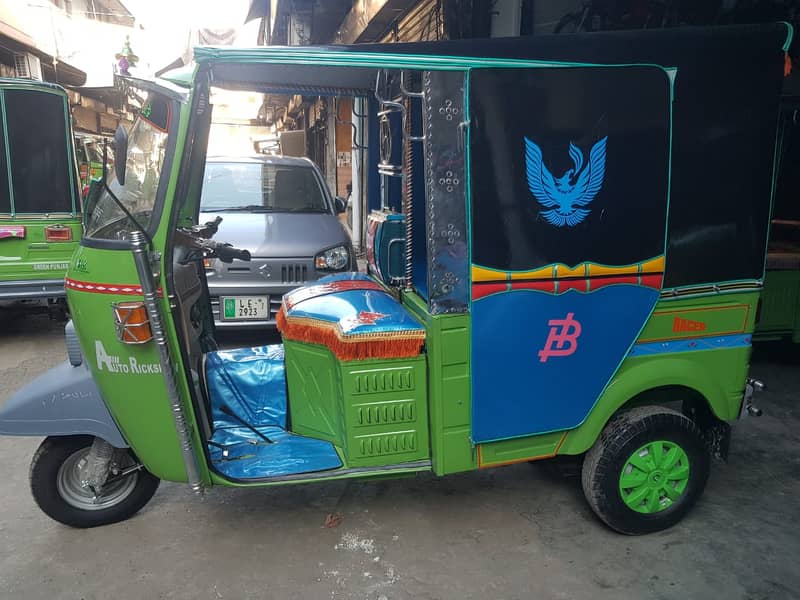 New asia 200 cc double shak Auto rikshaw with camera lcd 0