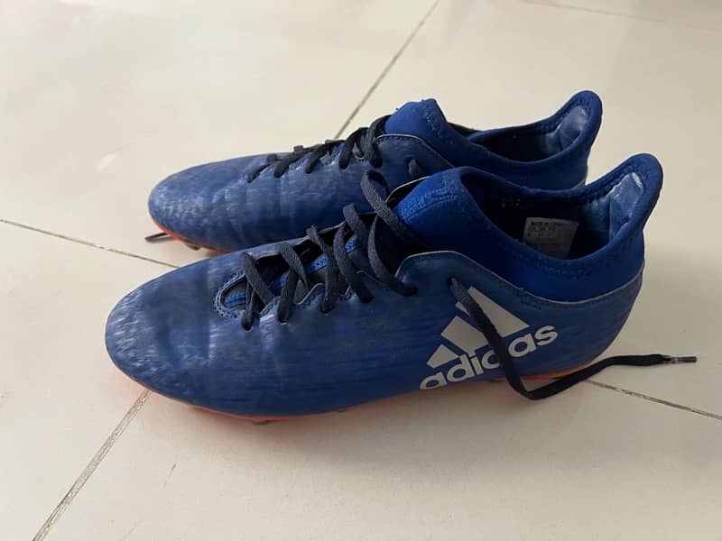 football shoes 5