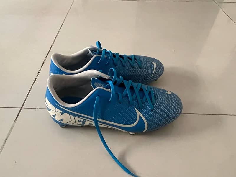 football shoes 7