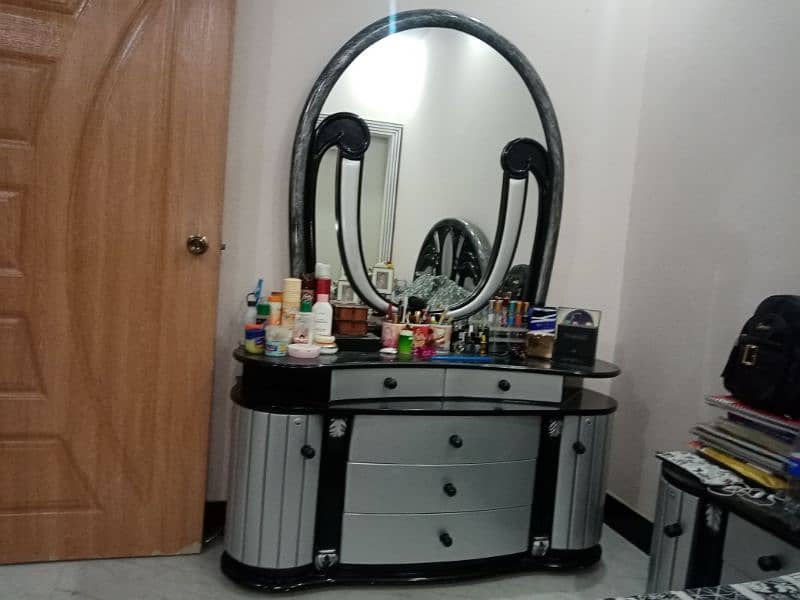 bed dressing table 0