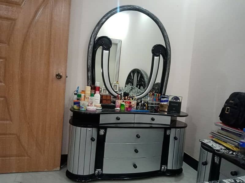 bed dressing table 3