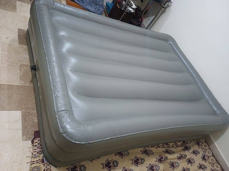 branded Air Mattress with high quility pump 1